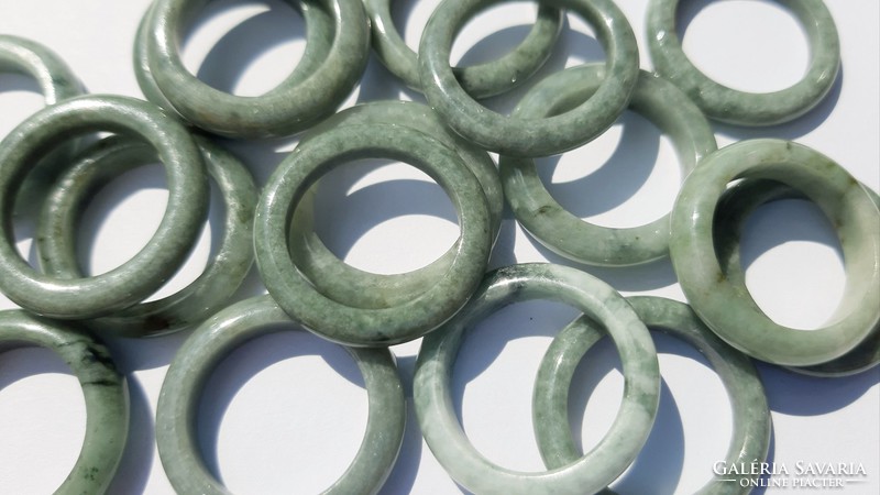 Genuine, 100% term. Pastel green Thai jade wedding ring 12-15ct (inner diameter: 17.2mm)
