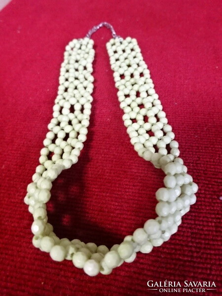 Bizhu necklace made of light green pearls. Jokai.