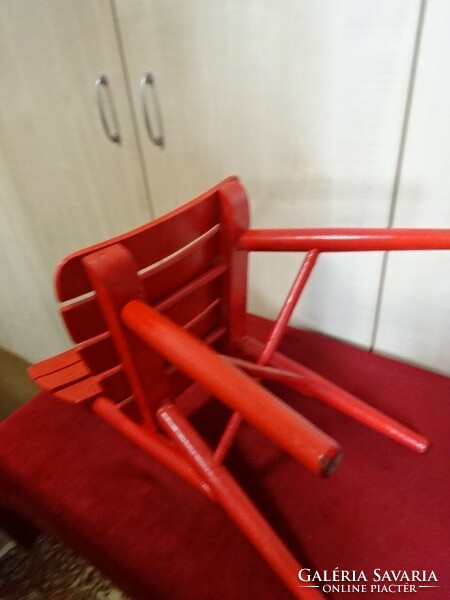 Pirosra festett fa gyermek szék, teljes magassága 54 cm. Jókai.