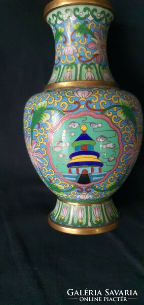 Chinese enamel vase 19cm