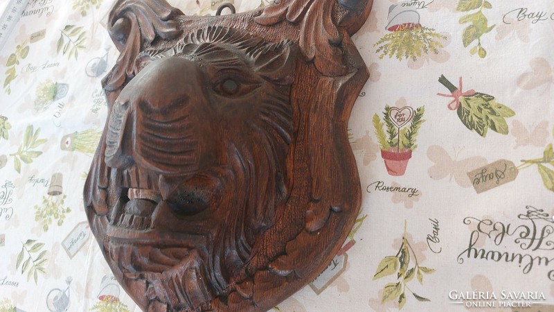 (K) Fából faragott oroszlánfej falidísz  21x28 cm
