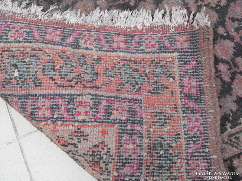 Antik szőnyeg kopott kézi 165 x 95 cm méret rojtok nélkül