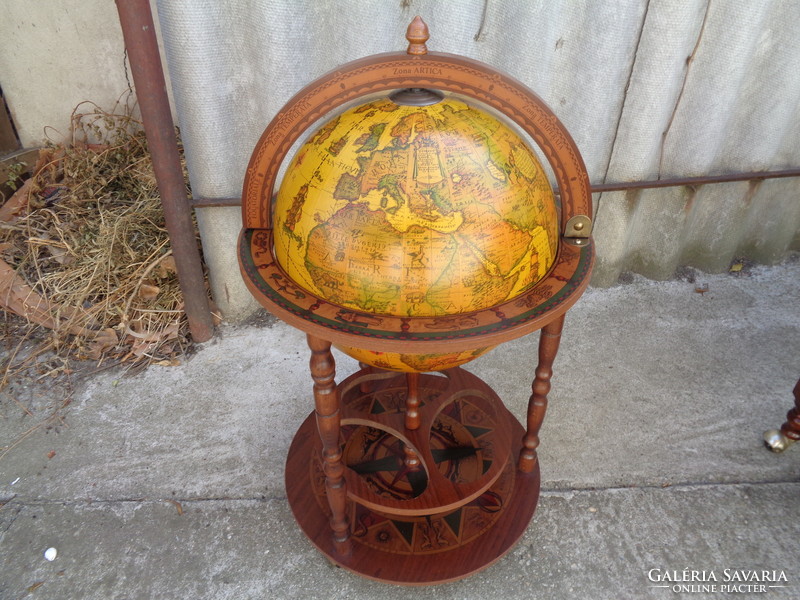 Drink holder globe