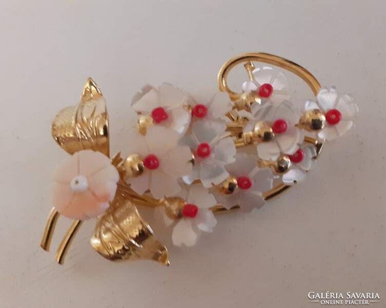 Beautiful condition gold-plated mother-of-pearl flower bouquet brooch with safety pin
