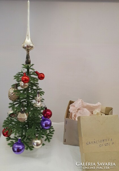 Üveg karácsonyfadísz csomag,13 db, kisméretű fenyőre. A fenyőfa illusztráció!