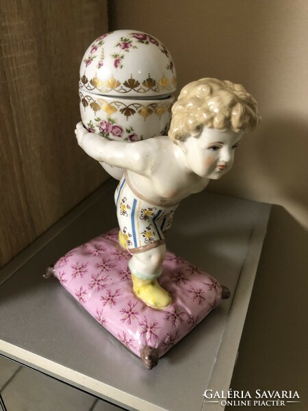 Antik Capodimonte puttó porcelán