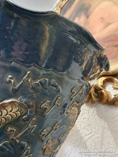 A beautiful 3-part huge Chinese ceramic vase. With very nice workmanship. 170 cm tall with a small defect.