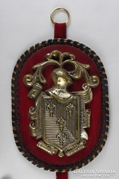 1O806 wall decoration with coat of arms and swords 49 x 21 cm