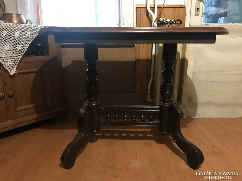 Nagy méretű szalonasztal / Szalon asztal
