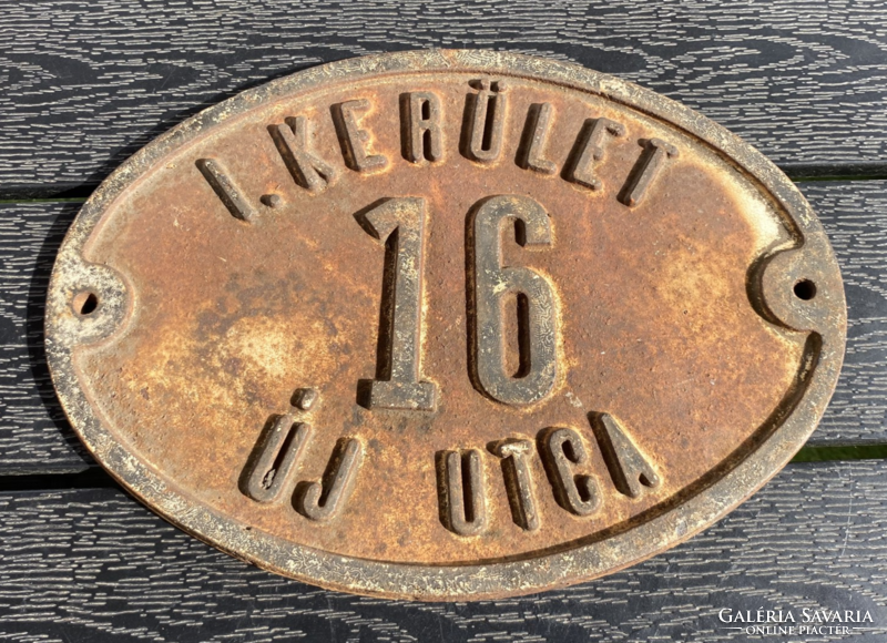 Új utca 16 - old cast iron house number plate (cast plate)