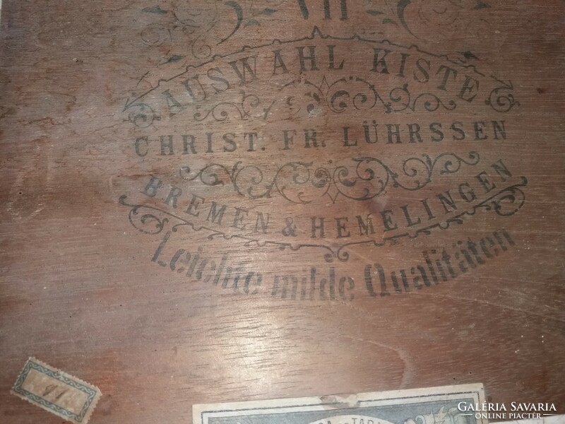 Antik Christ. FR.LÜHRSSEN rekeszes ÓRIÁS szivartartó fadoboz gyarmatáruboltos 37X34 cm képek szerint