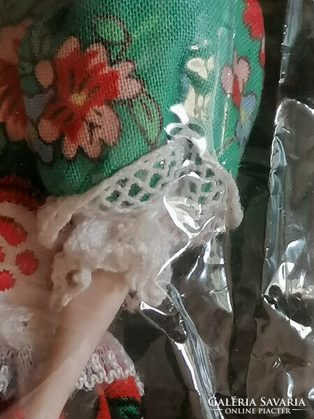 Matyó baba autentikus viseletben,porcelán fejű