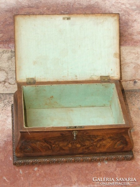 Antique bieder box with key - wooden chest in excellent condition