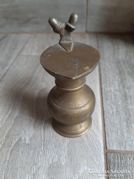 Old small copper spout with lid (10.5x6.8x4.8 cm)