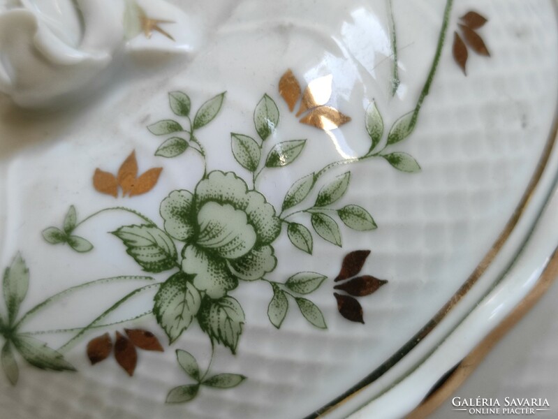 Gyönyörű rózsagomb díszített zöld virágos arany konturos hollóházi porcelán bonbonier