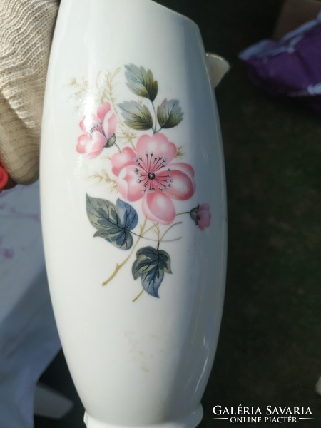 Hollóházi porcelán virágos váza  eladó! 20 cm
