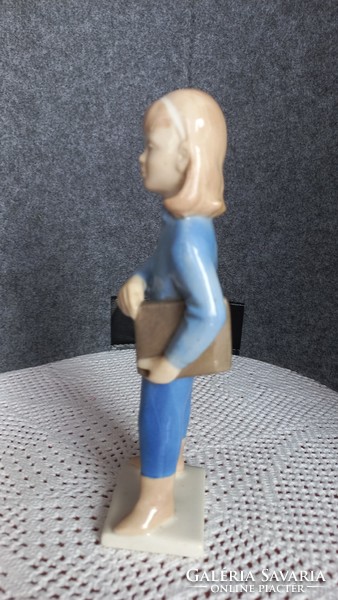 GH & Co német porcelán kislány figura, 18 cm, talapzat: 5,5 X 4,5 cm, jelzett, számozott, hibátlan