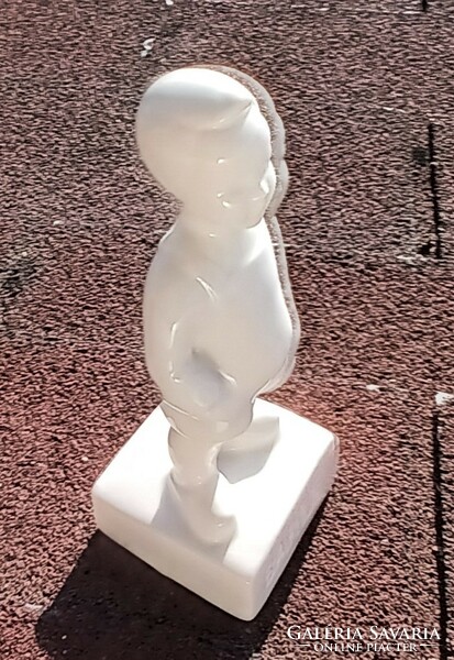 Bartje boy statue