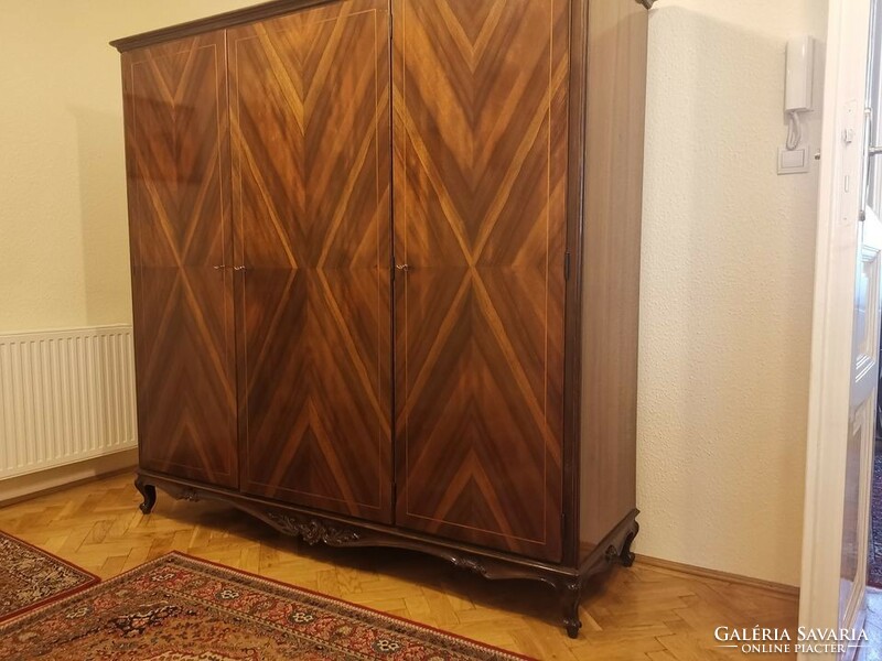 Neobaroque triple wardrobe