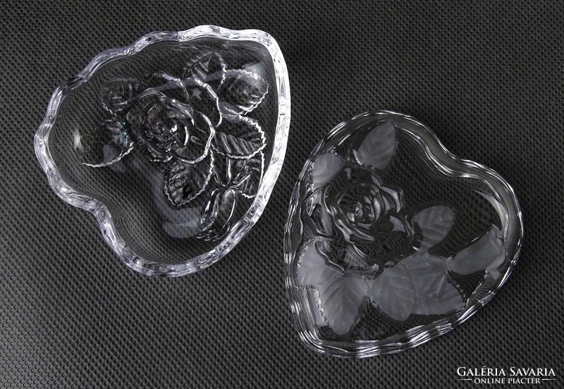 1O836 heart-shaped glass bonbonier with rose decoration