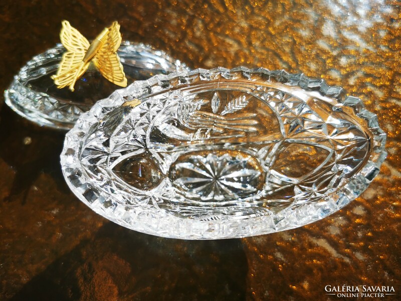 Crystal ring holder with butterfly