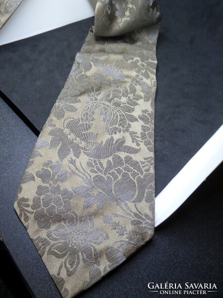 Gucci (original) immaculate silk luxury tie