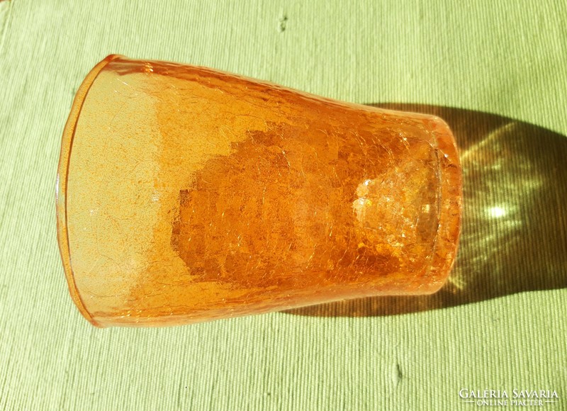 Nagy, narancssárga repesztett üveg kaspó