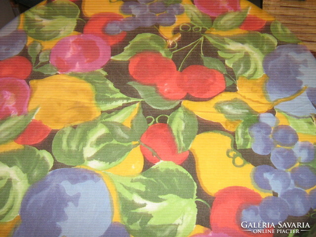 Vintage-style picturesque fruit round tablecloth in a beautiful color scheme