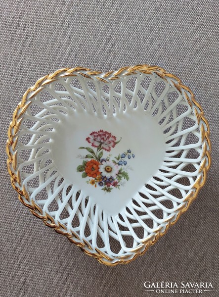 3 Pcs. Wonderful heart-shaped bowls with an openwork/braided pattern!