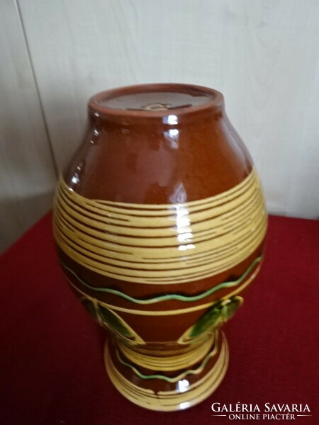 Magyar mázas kerámia váza, zöld motívummal, magassága 21 cm. Jókai.