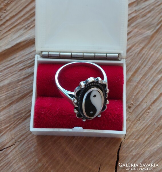 Very nice yin yang silver ring