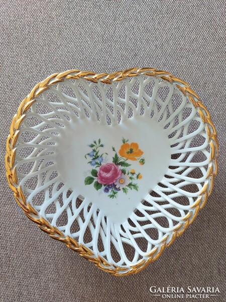 3 Pcs. Wonderful heart-shaped bowls with an openwork/braided pattern!