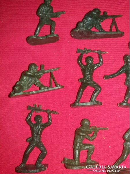 Retro trafikáru bazáráru MAGYAR műanyag játék katona katonák csomagban egyben képek szerint 13
