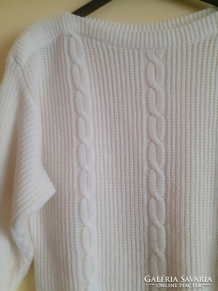 Kézzel kötött fehér pulóver. 40-es