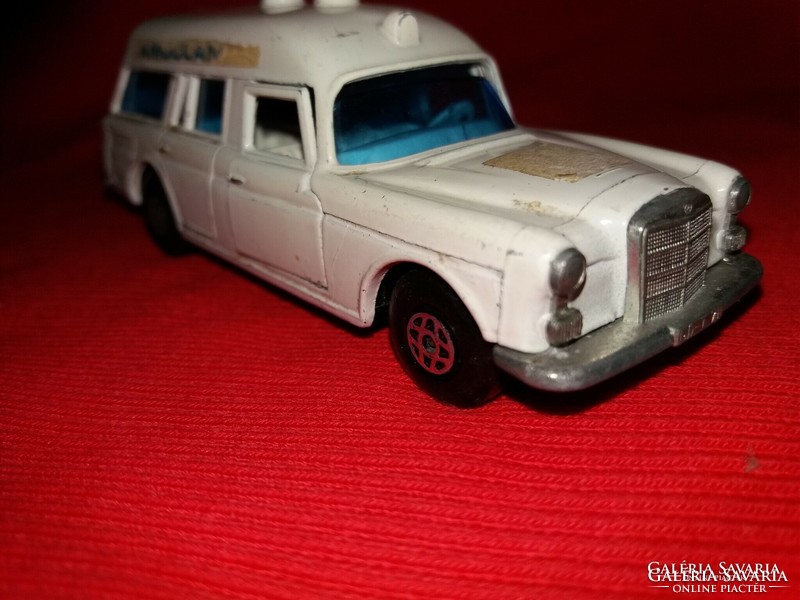 MATCHBOX SUPERKINGS MERCEDES BENZ "BINZ" Ambulance fém kisautó ( NAGY MÉRET KING SIZE )