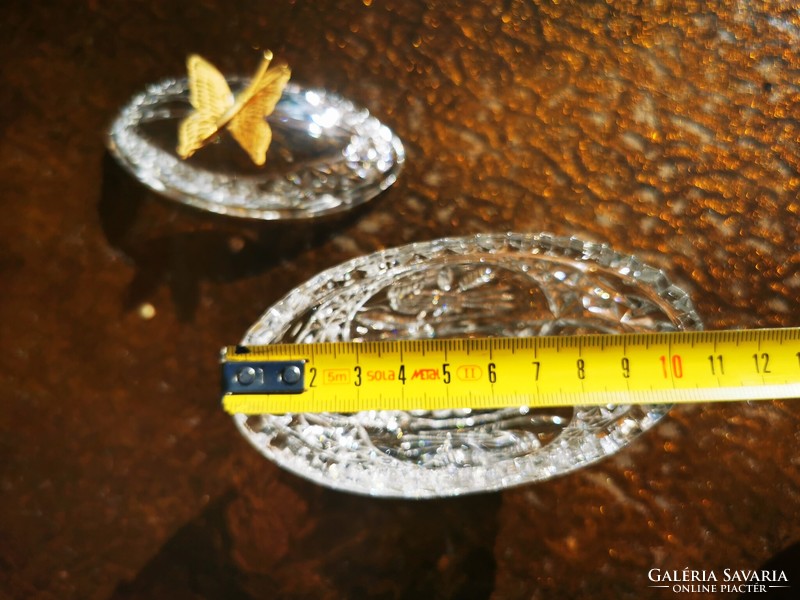 Crystal ring holder with butterfly