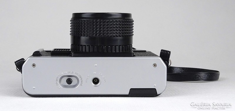 1O906 quartz camera in case