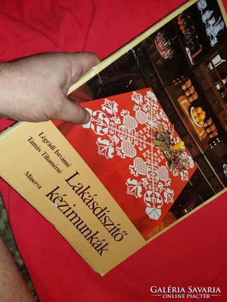 1981.Légrádi Istvánné :Lakásdíszítő kézimunkák Lakás otthon kultúra képek szerint MINERVA