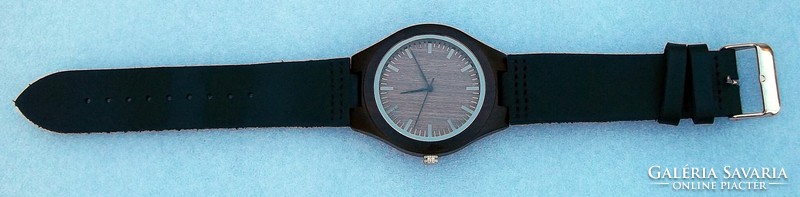 New unisex wristwatch made of wood