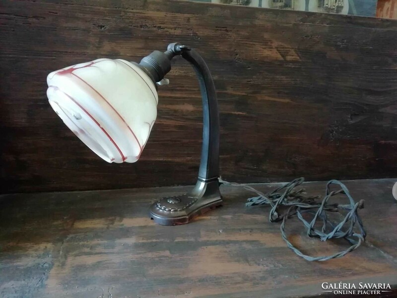 Éjjeli lámpa, 20. század elejéről, bronz lámpatest réz és porcelán foglalattal, eredeti kábellel