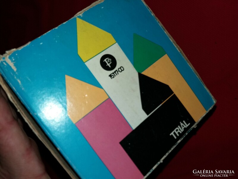 Retro 1970-s évek BÉBI ÉPÍTŐ VÁRÉPÍTÓ kocka játék dobozával a képek szerint TRIAL
