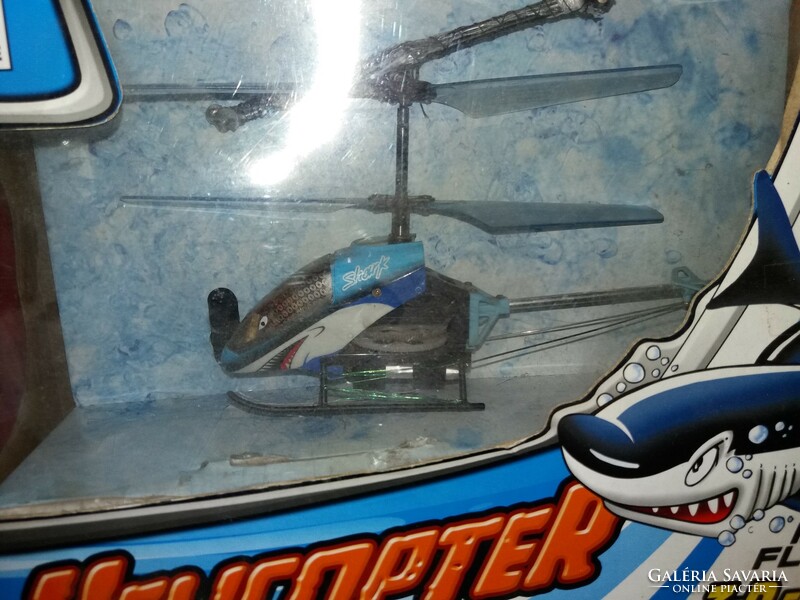 Model helicopters with 2 pieces in one with remote control box according to untested images
