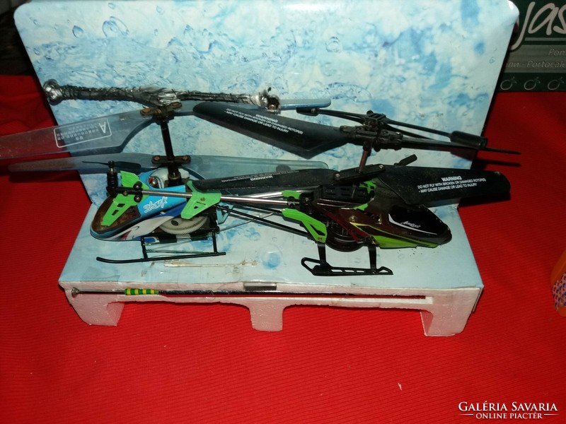 Modell helikopterek 2 darab egyben távirányítóval dobozával NEM tesztelt képek szerint