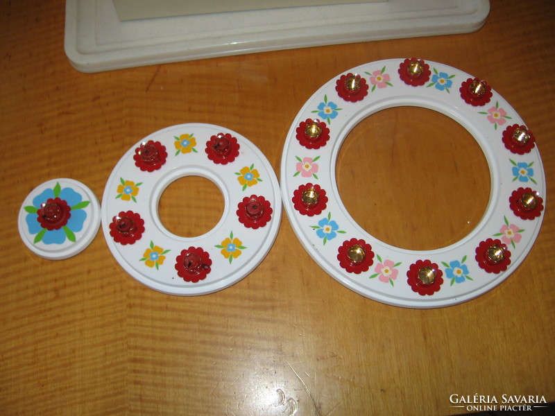 Floral plastic birthday candle ring