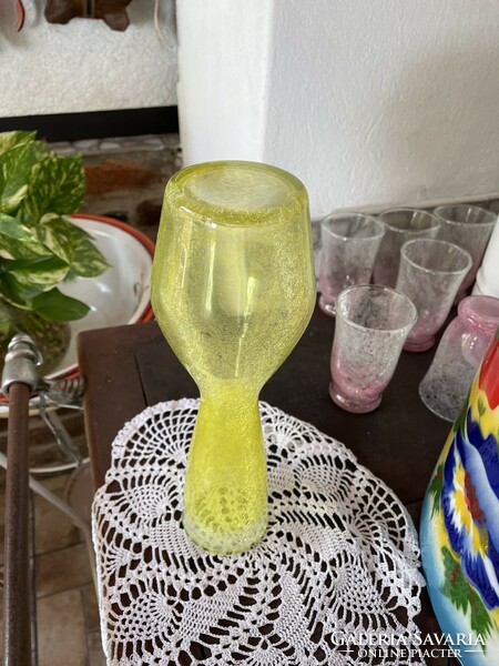 Retro ritkább formájú sárga váza repesztett Gyönyörű  Fátyolüveg fátyol karcagi berekfürdői üveg
