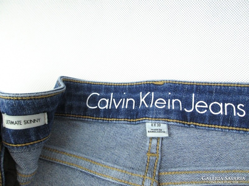 EREDETI CALVIN KLEIN ULTIMATE SKINNY (W28 / L30) NŐI SZTRECCSES FARMERNADRÁG