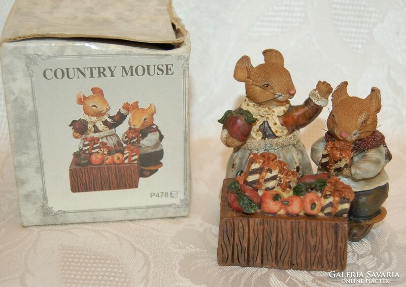 Country artists mouse mom and son