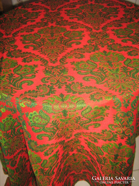 Dreamy antique green-red baroque pattern woven tablecloth