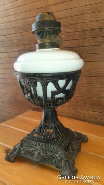 Peroleum table lamp