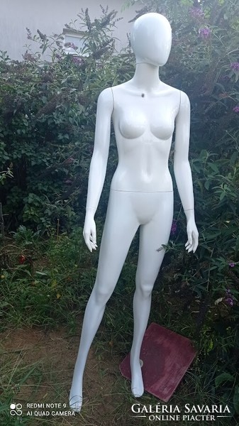 Fényes fehér UFO próbababa női kirakati bábu, nő alak, bemutató figura